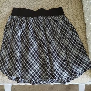 Full skirt with stretch waist band